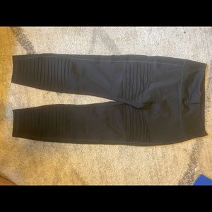 Short American Eagle Everything Moto Leggings